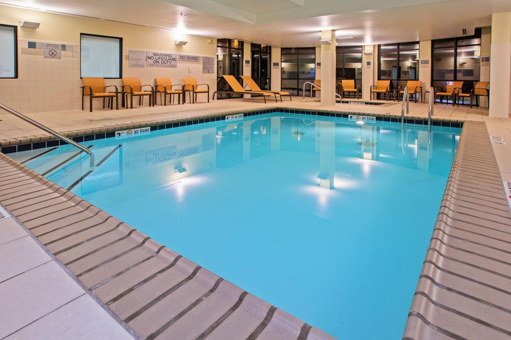 Courtyard Louisville Northeast Экстерьер фото