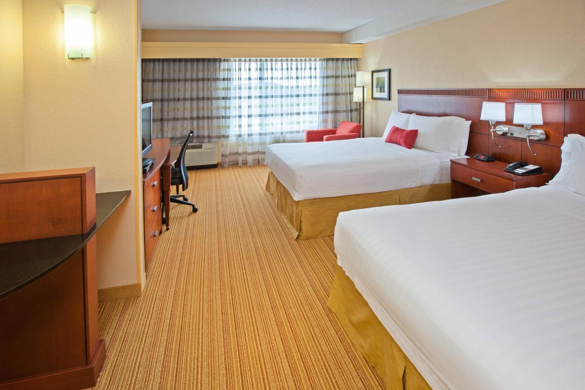 Courtyard Louisville Northeast Экстерьер фото