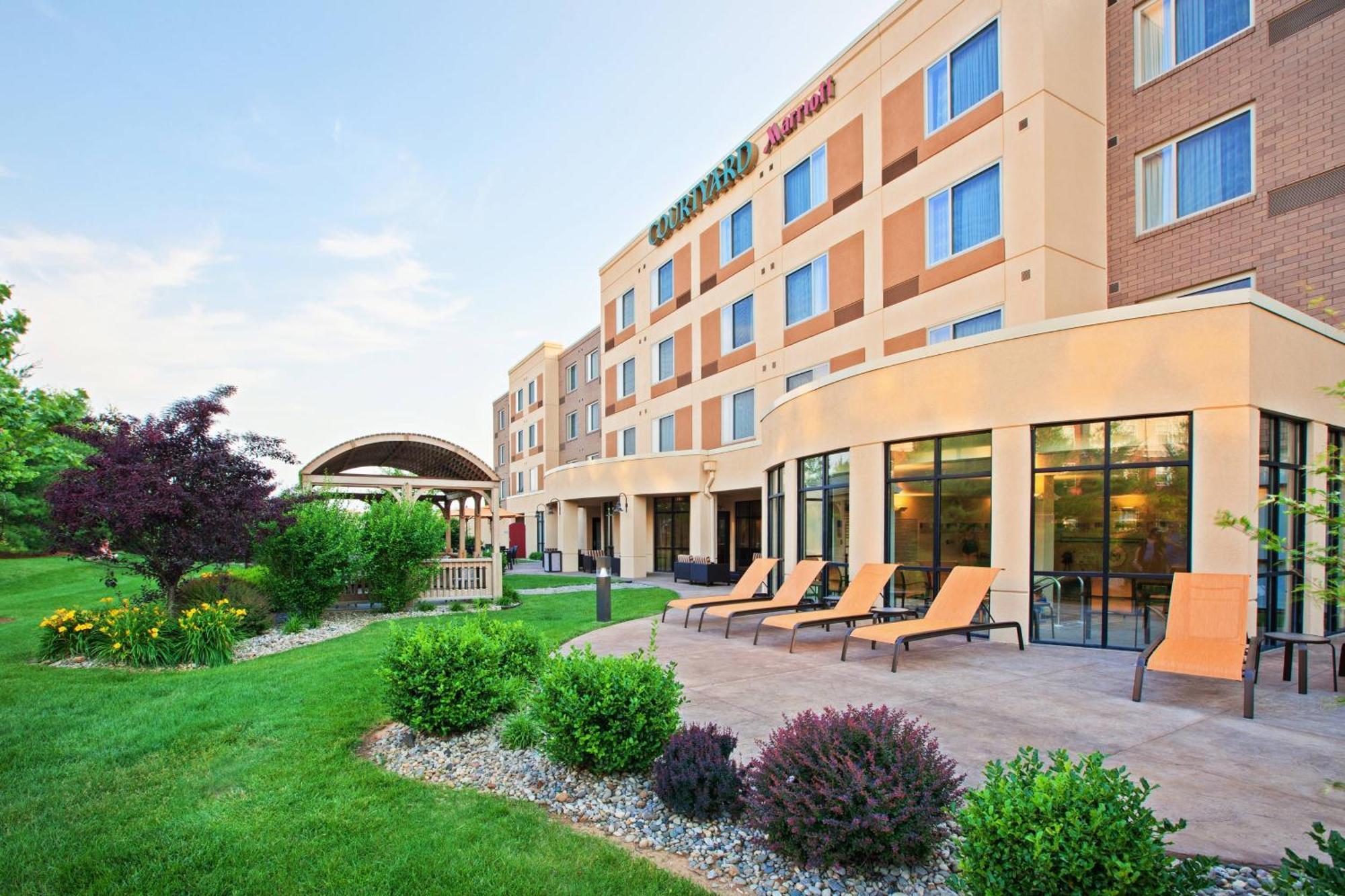 Courtyard Louisville Northeast Экстерьер фото
