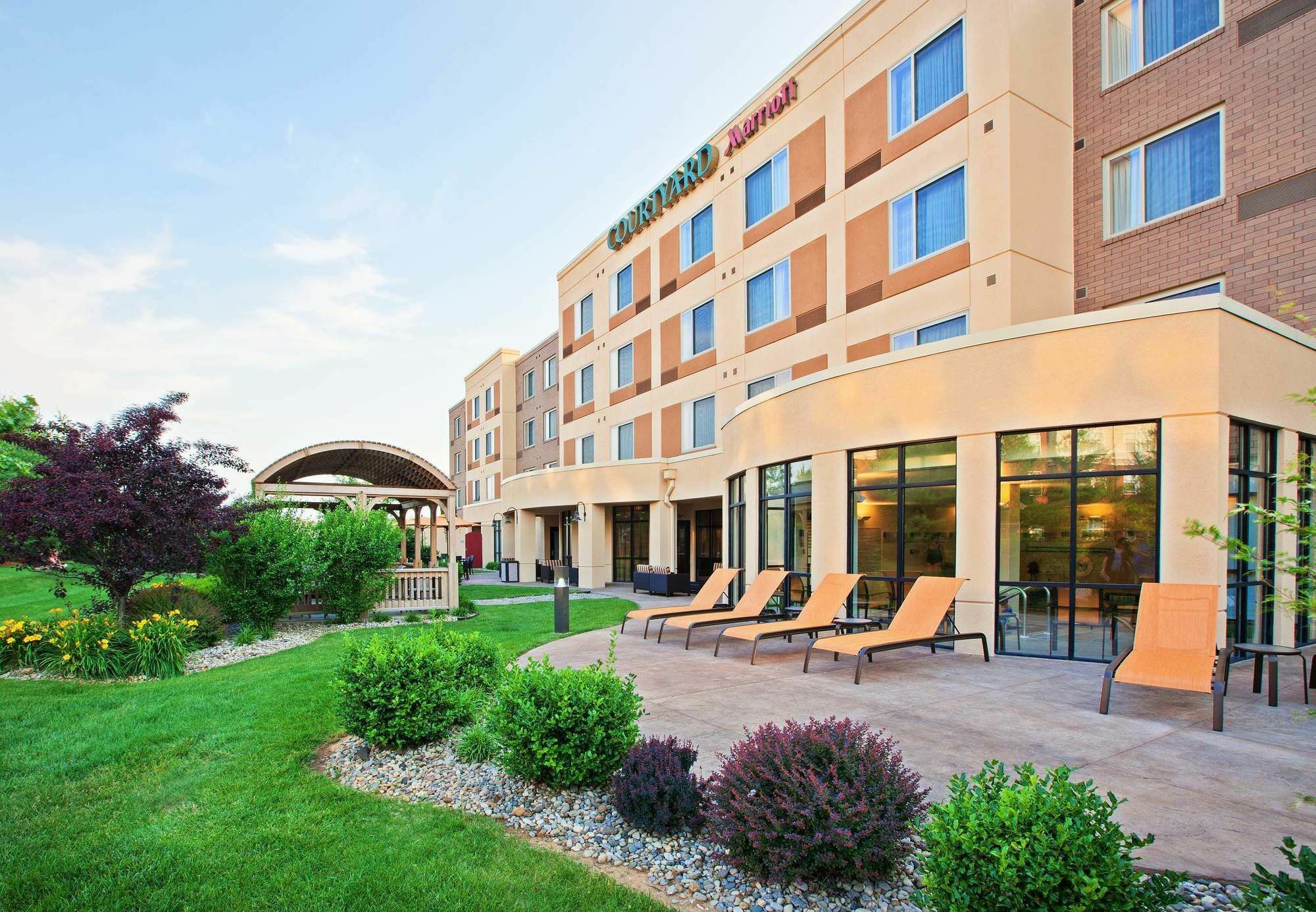 Courtyard Louisville Northeast Экстерьер фото